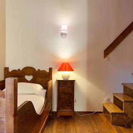 Апартаменты Charmante Maison De Village: Prestation De Qualite, Confort, Terrasse *